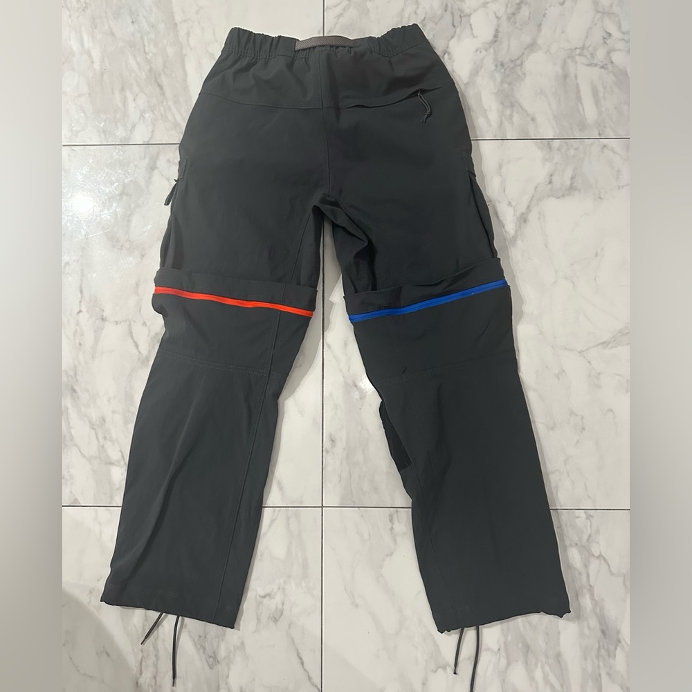 Nike ACG pants in very good condition It runs like half size bigger.Fit a size S